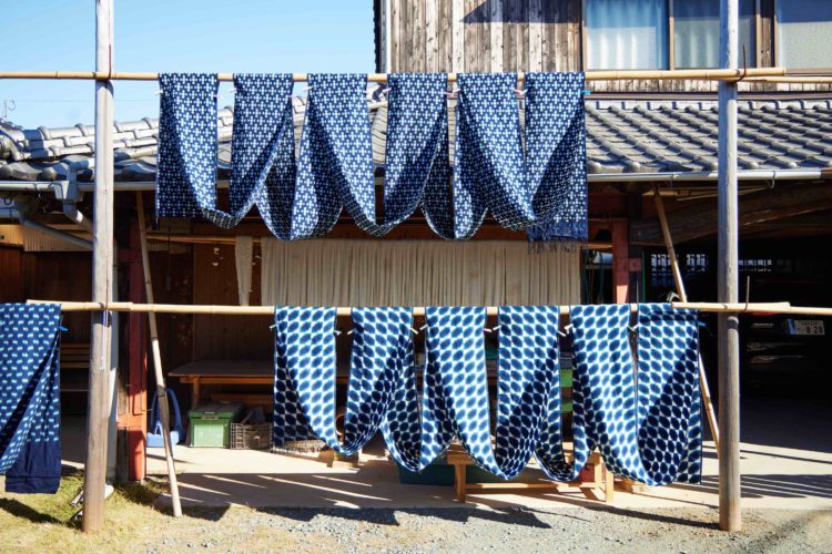 久留米絣の藍染絣工房で藍のアートピースを作る（2時間）｜旅行｜株式