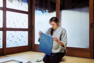 久留米絣の藍染絣工房で藍のアートピースを作る（2時間）｜旅行｜株式